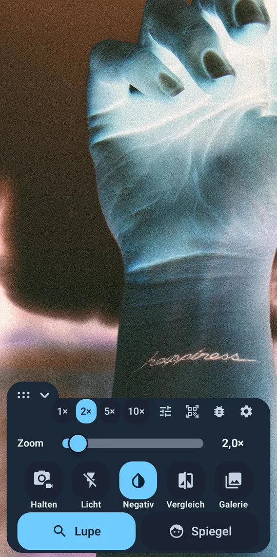 Hand und Arm im Negativbild